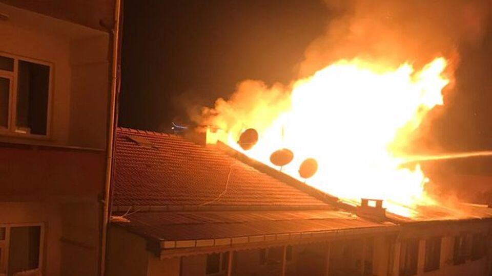 Kağıthane'de korkutan yangın