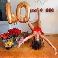 Sosyetik güzelden 40 yaş pozu