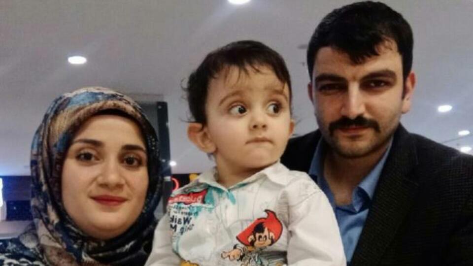 Oğluyla 5'inci kattan düştü! Oğlunu kurtardı kendi öldü!