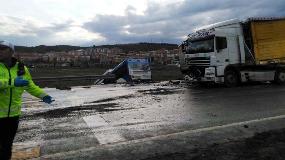 Başkent'te feci kaza! Yaralılar var
