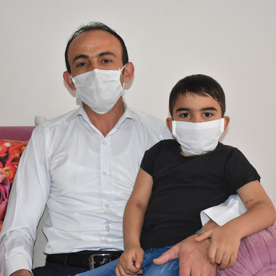 5 yaşındaki oğluyla beraber koronaya yakalandı! "Bana bulaşmaz" demeyin