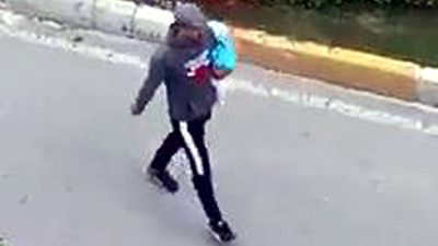 Resmen dehşet! Bebeğini kaçırıp boğazına bıçak dayadı!