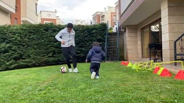 Guilherme'den oğluyla futbol keyfi