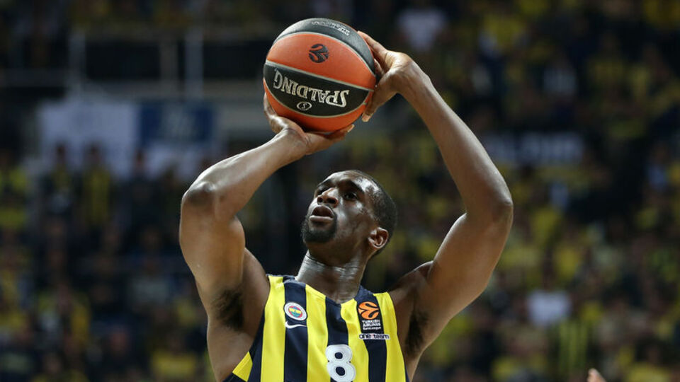 Ekpe Udoh Anadolu Efes'e