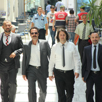 Çakallar dans ediyor