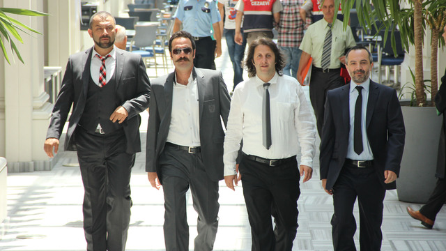Çakallar dans ediyor