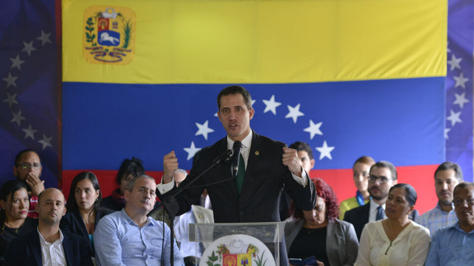 Guaido "darbe anlaşması" iddialarını reddetti