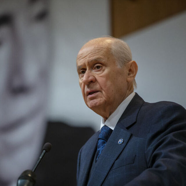 Bahçeli: Kim darbeyi aklından geçiriyorsa...