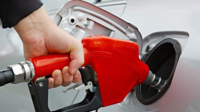 Benzine zam geldi