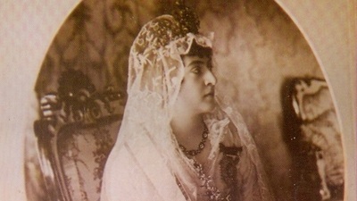 Hanedanın tek kadın şairi