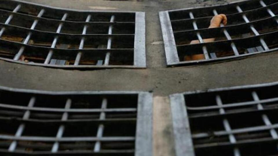 Mısır, cezaevindeki genç yönetmenin öldüğünü doğruladı