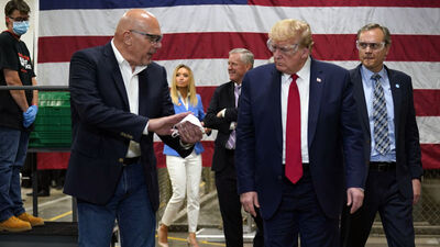 Trump'tan, Kovid-19 önlemlerine karşı ekonomi açıklaması