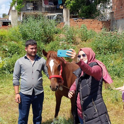 Fotoğraf için sıraya giriyorlar...