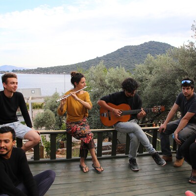 Ülkelerine dönememişlerdi! Bakın şimdi ne yapıyorlar!