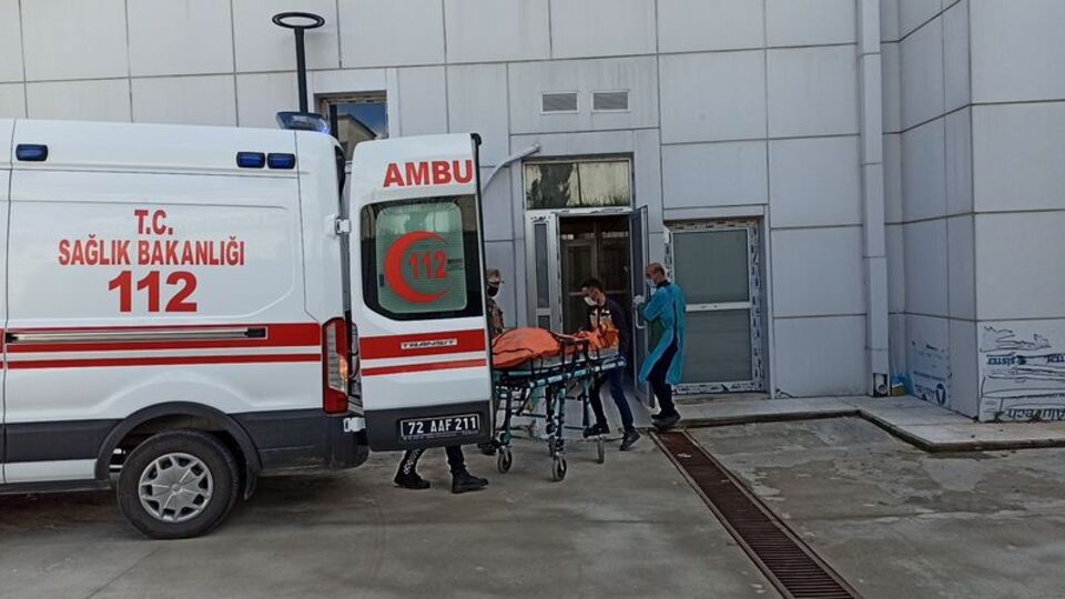 Ahıra gidip geldi, boğazı kesili buldu