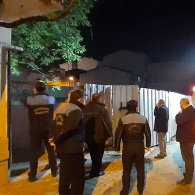 Esenler'de asfalt çatladı, istinat duvarı çöktü!