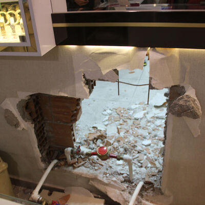 Şoke eden soygun! Berberden girdiler!