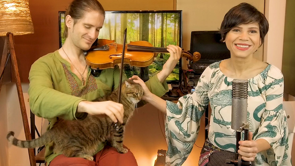 Aydilge'den sağlık çalışanlarına sürpriz şarkı