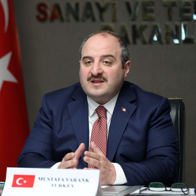 Bakan Varank: 3 hocamız hayvan deneyleri aşamasına geldi