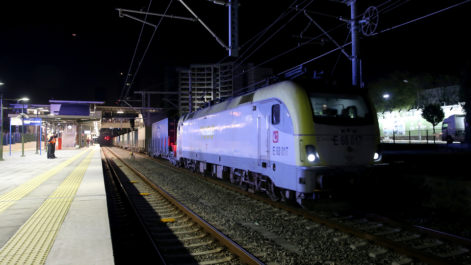 Bakan duyurdu! Marmaray'dan bu gece geçecek