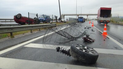 Otomobil takla attı, ortalık savaş alanına döndü!