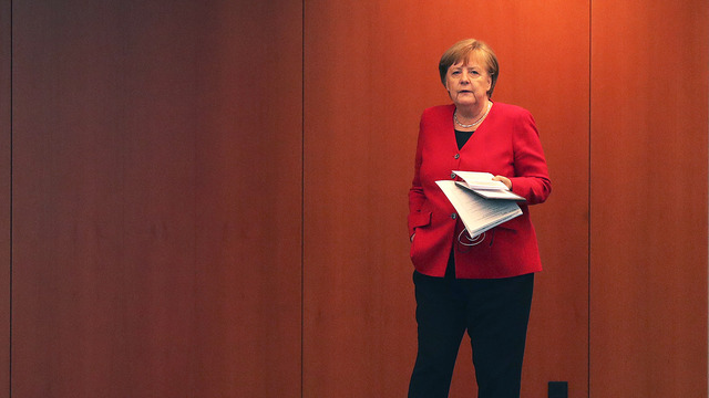 Rus istihbaratı Merkel'in e-postalarını ele geçirdi iddiası!