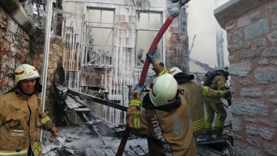 İstanbul'da korkutan yangın!