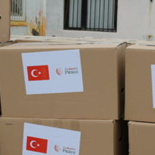 Afganistandaki yetimlere iftar