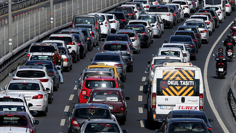 Kısıtlama öncesi yine trafik yoğunluğu!