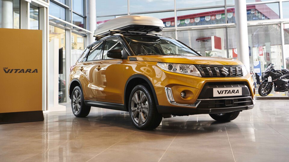 Satın alınan aracı eve teslim ediyor