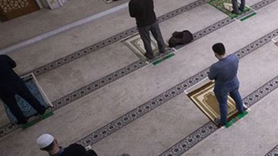 Almanya'da camiler yeniden ibadete açıldı