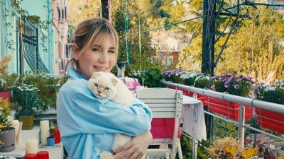 "Uzaktan sevmeye mecburuz"