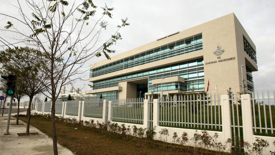 Sözleşmeli personel için 'ceza' şartına iptal