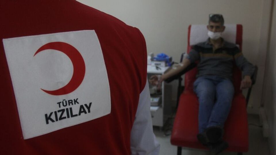 Kan vermek orucu bozar mı?