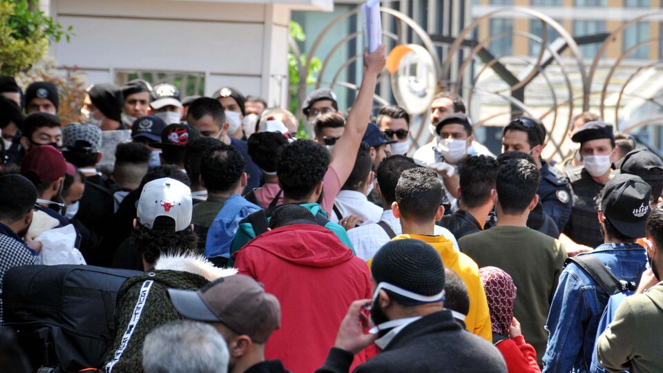 Libya'dan uçak gelmeyince protesto ettiler!