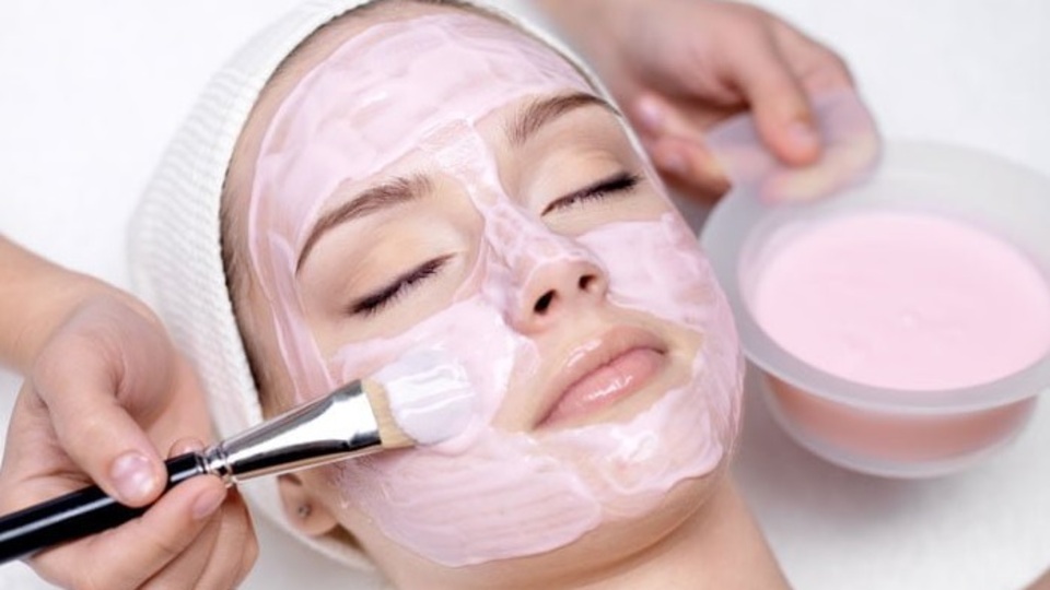 Çilek maskesi tarifleri ve uygulaması