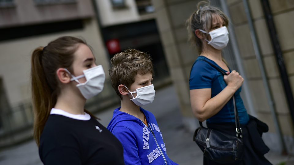 Çocuklarda koronavirüsün ilk belirtisi o olabilir!