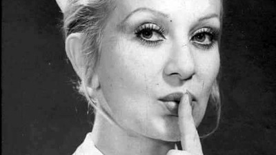 'Sus' işareti yapan hemşireden sağlıkçılara mesaj