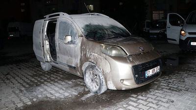 Adana'da park halindeki araç kundaklandı