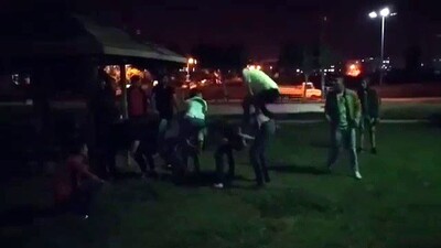 Salgını umursamayıp 'uzun eşek' oynadılar!