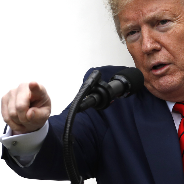 Trump, basın toplantısını terk etti!