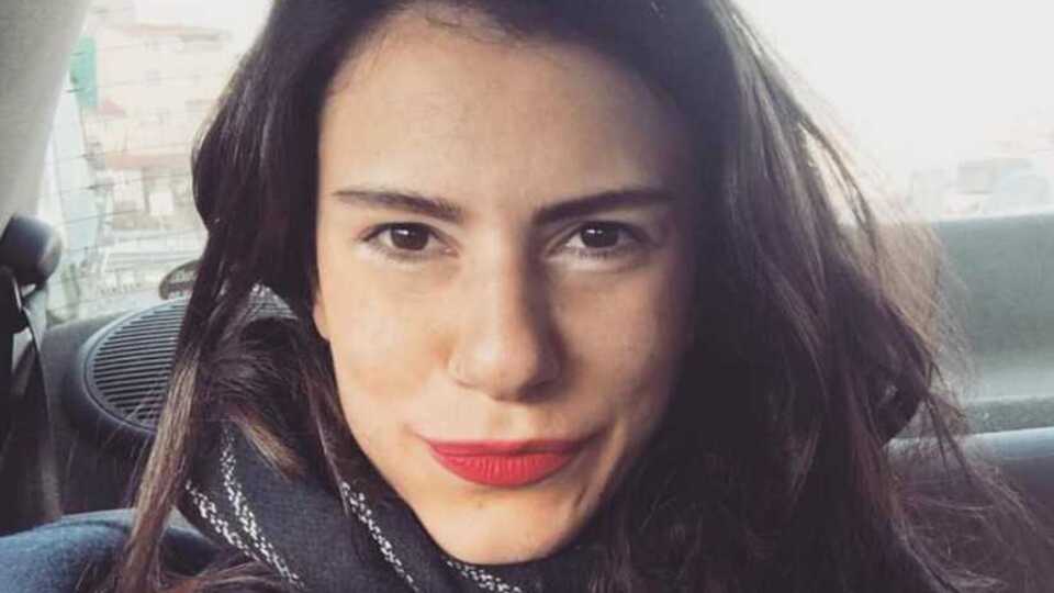 Burcu Bakdur kimdir?