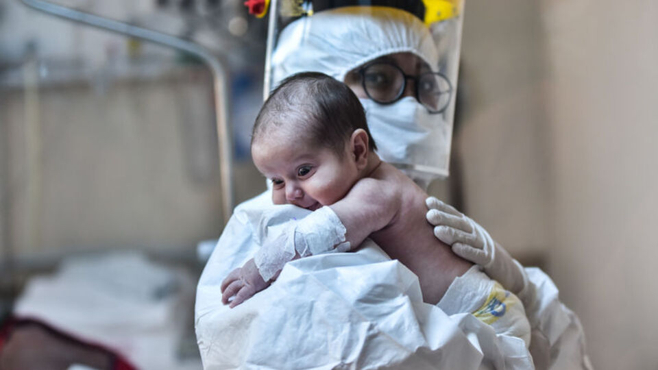 37 günlükken Kovid oldu! Minik bebeğin büyük zaferi!