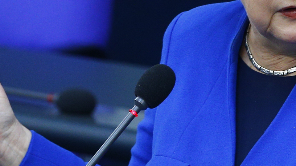 Merkel'den Rusya'ya siber saldırı suçlaması