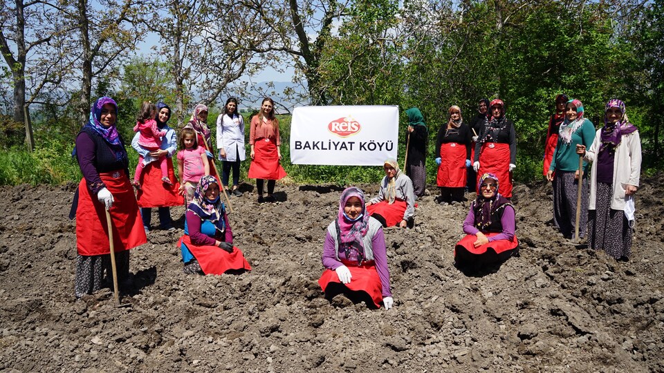 Ata tohumunu 'Bakliyat Köyü'nde koruyor