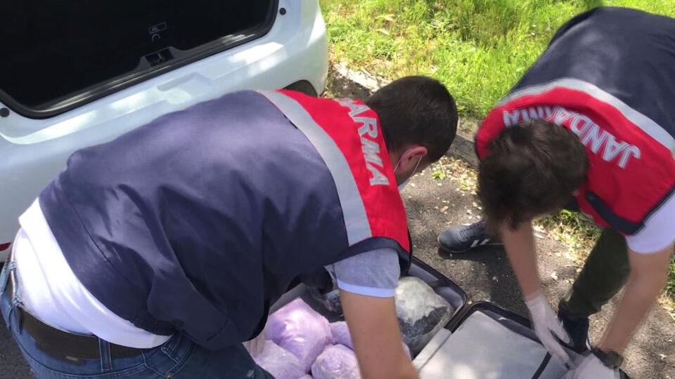 Kafeler kapatılınca çete ortaya çıktı