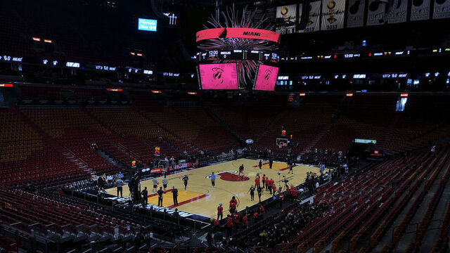 NBA'de 10 takım tesislerini açtı