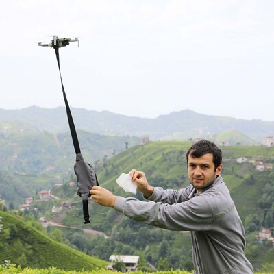 Çareyi 'drone'da buldular! Maskeleri böyle dağıtıyorlar!