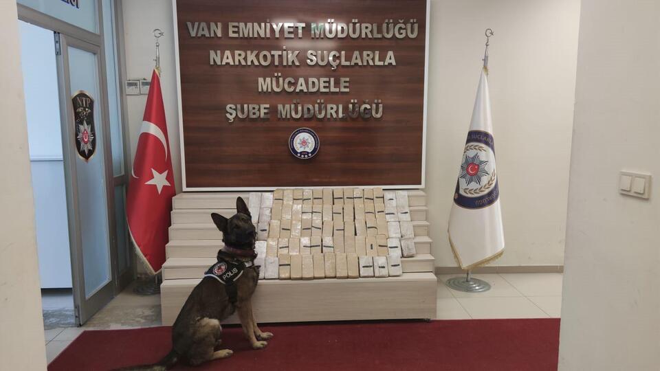 Uyuşturucu tacirleri Rexo'ya takıldı!