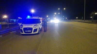 Sahte plakalı araç polisi alarma geçirdi